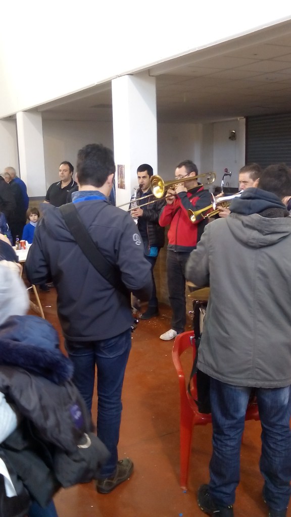 Comienza la charanga