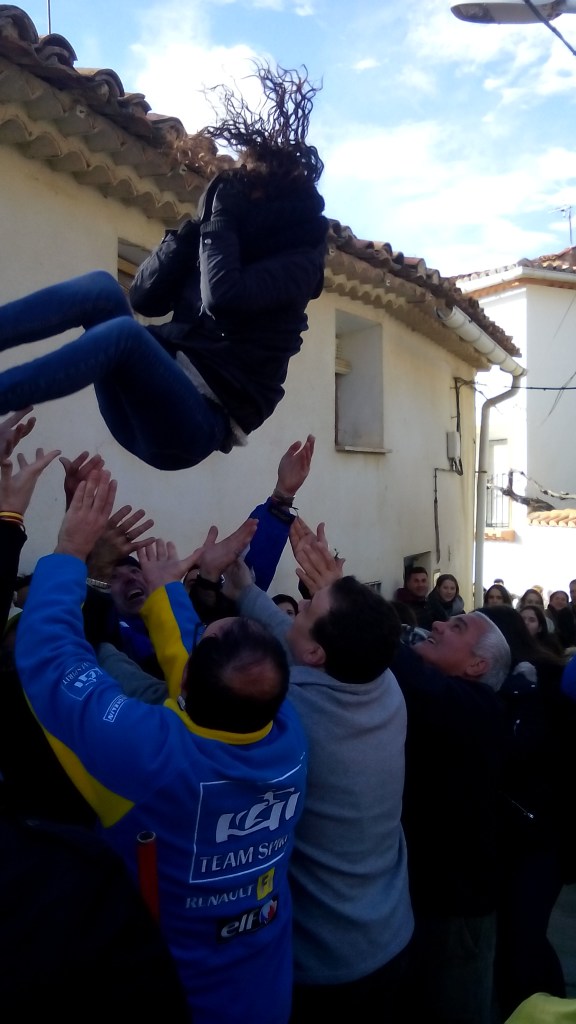 Andrea se sale de la foto