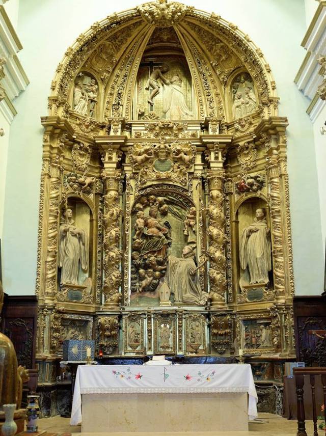 Altar mayor de la Iglesia de Abanto (foto: José Luis Cortés Perruca)