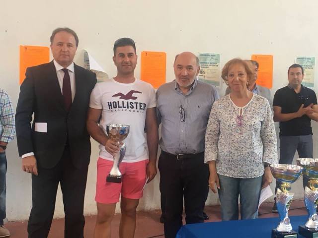 José Luis, recibiendo su premio