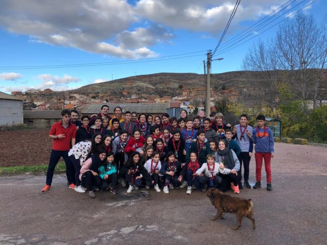 Foto de familia en la entrada de Abanto